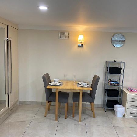 Studio Flat Gants Hill With Free Parking Redbridge Ngoại thất bức ảnh