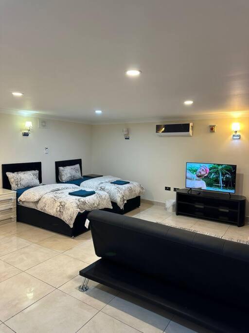 Studio Flat Gants Hill With Free Parking Redbridge Ngoại thất bức ảnh